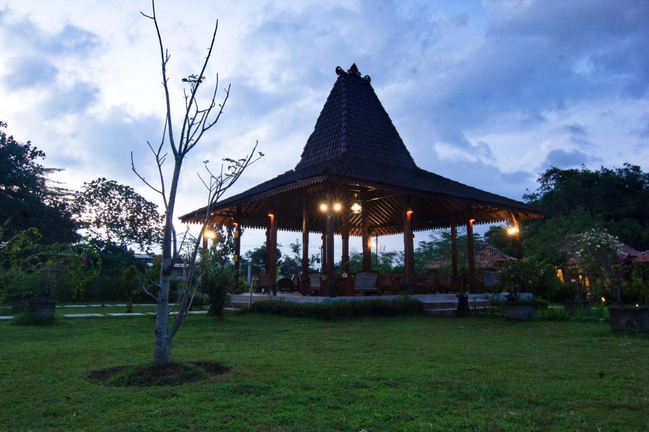 Balkondes Majaksingi Borobudur Appartamento Magelang Esterno foto